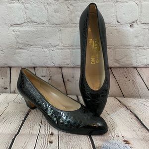 Salvatore Ferragamo black mid heel shoes size 6